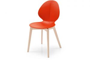Броский и свежий, стапелирующийся стул BASIL подходит для кухонь, гостиных и баров.